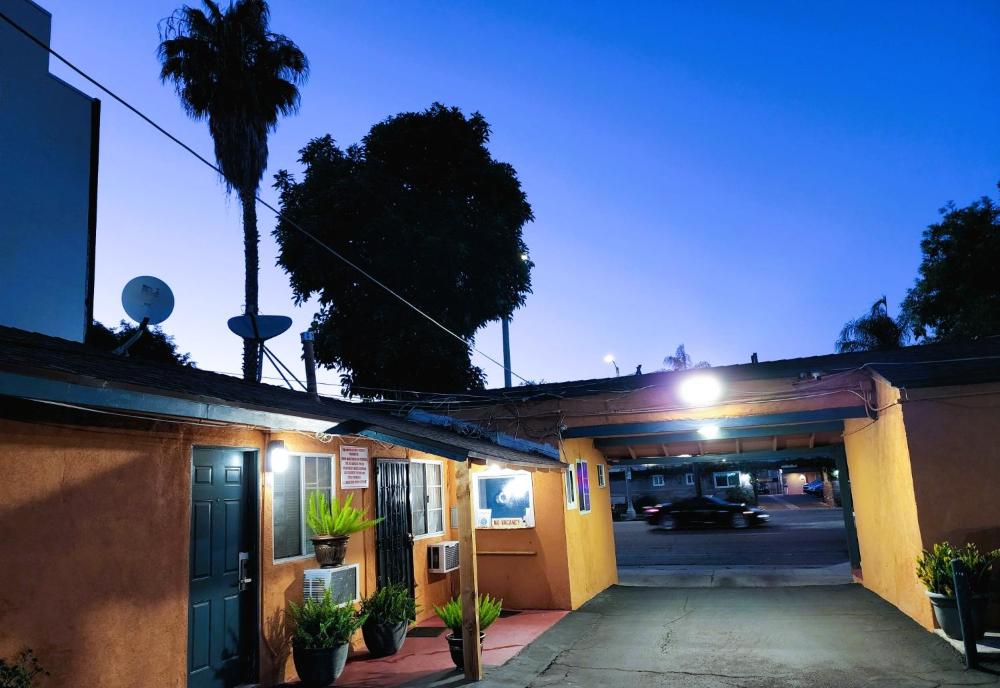 DAY N NIGHT INN - Near Universal Studios Hollywood